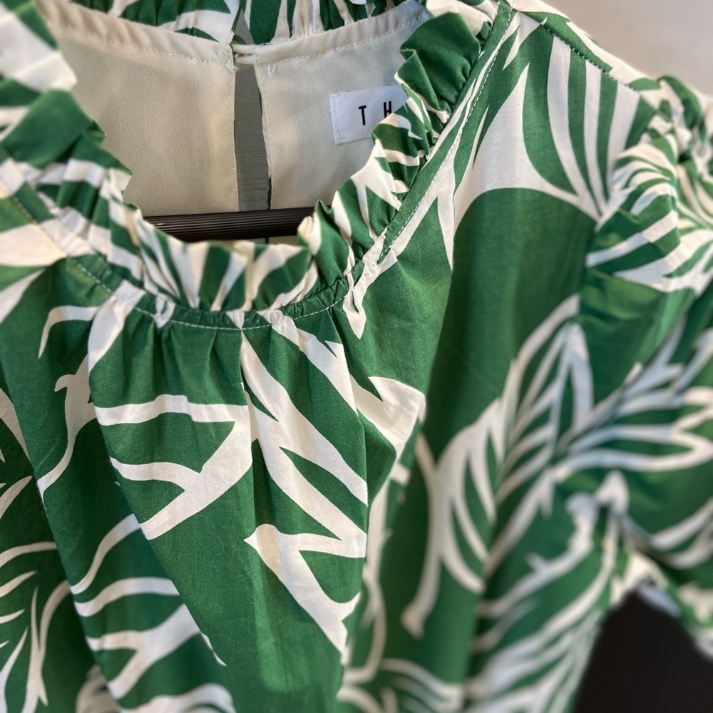 Women's THML Green Palm Leaf Ruffle Dress Size Small Excellent Condition - Picture 3 of 6